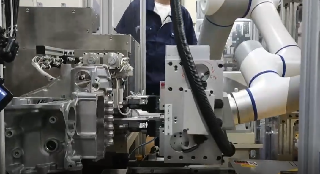 CR16 シリーズ協働ロボットを活用したギアボックスねじ締めソリューション